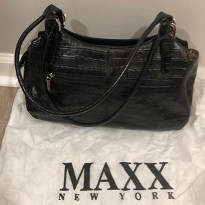 Maxx New York women’s handbag black leather